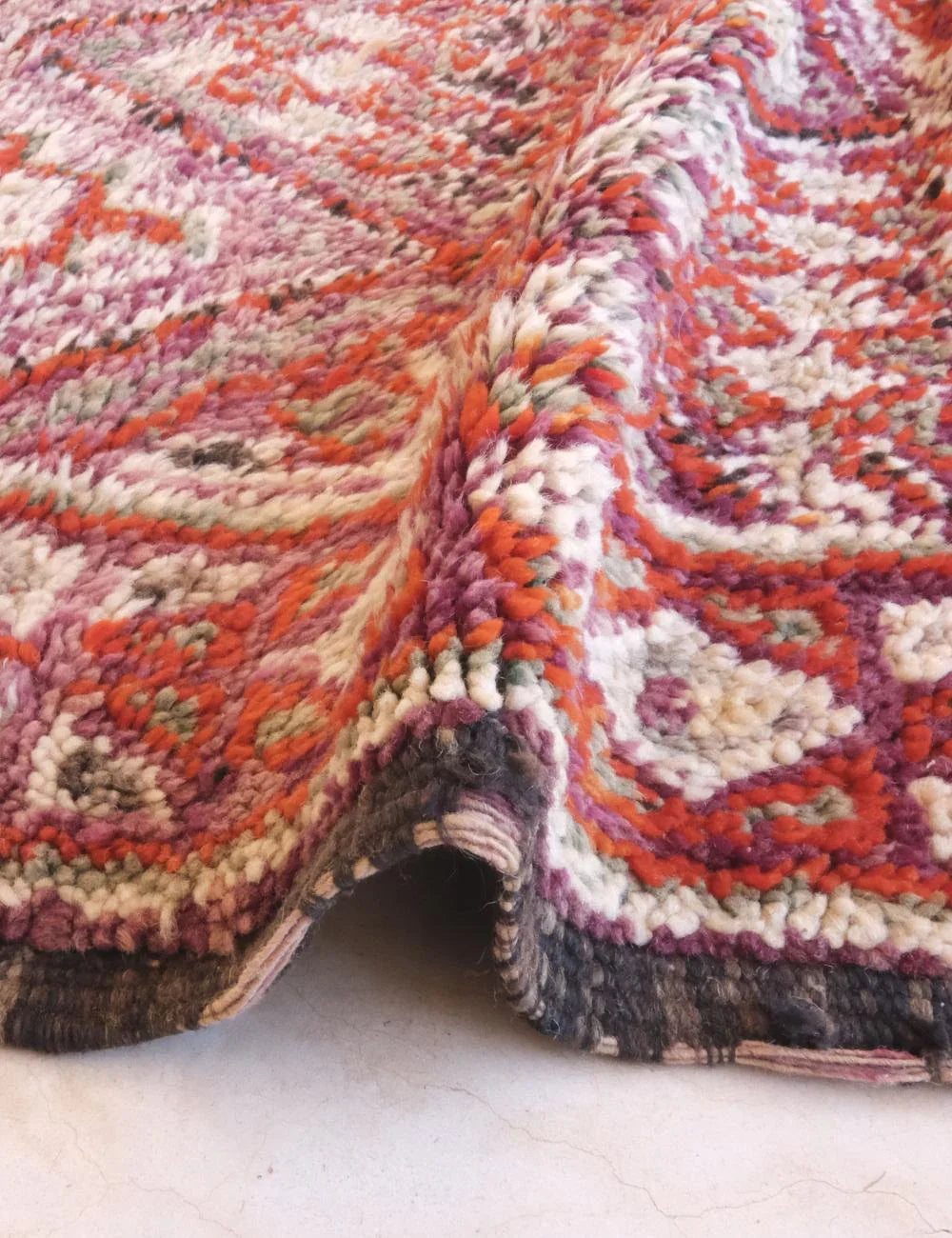 1960s Moroccan Beni M'Guild Wool Rug 9 x 6.4 ft / 274 x 195 cm - Surcoma