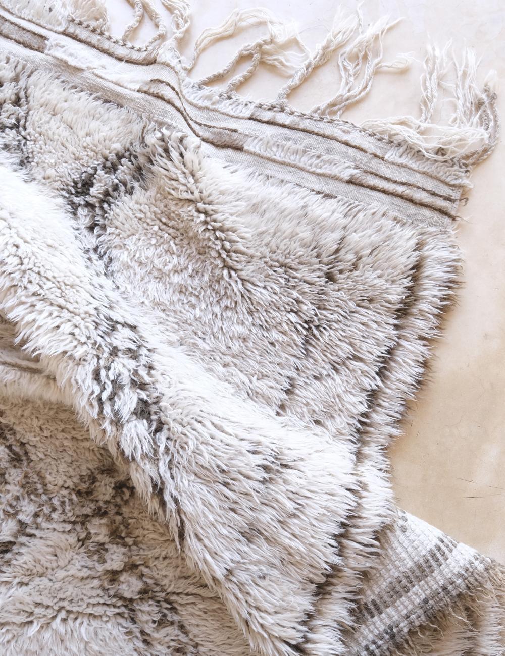 1960s Moroccan Beni Ourain Wool Rug 10.6 x 6.1 ft / 322 x 188 cm - Surcoma