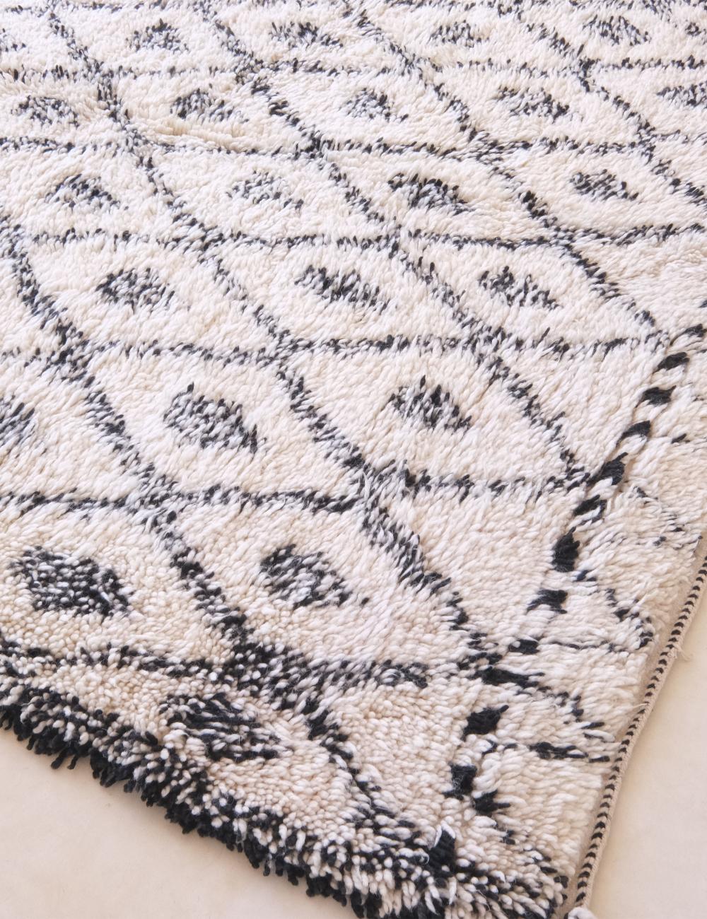 Vintage Beni Ourain Rug with Diamond Pattern 10.9 x 6.3 ft / 332 x 193 cm - Surcoma