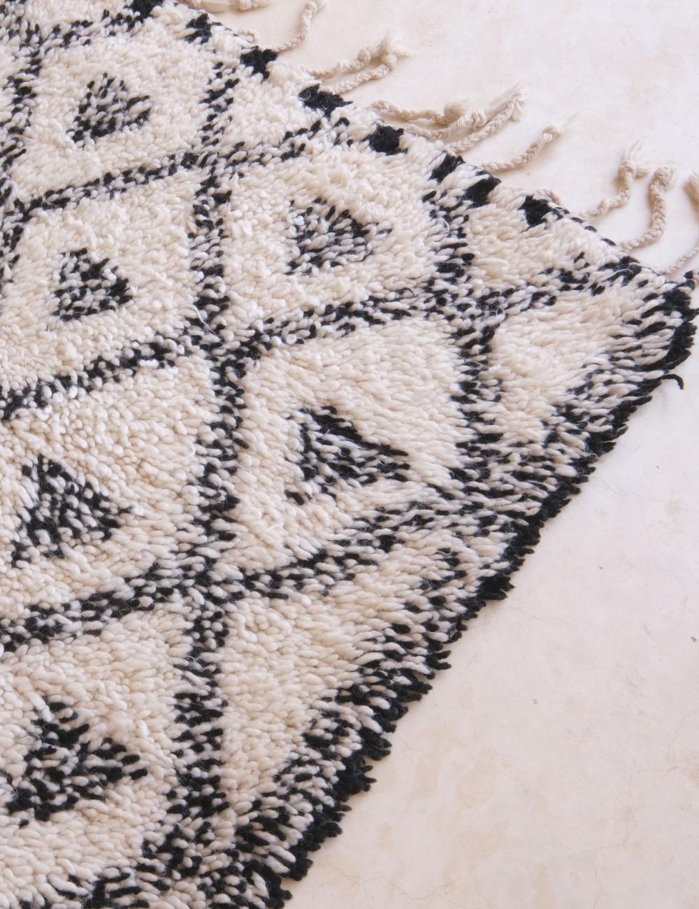 Vintage Beni Ourain Rug with Diamond Pattern 10.9 x 6.3 ft / 332 x 193 cm - Surcoma