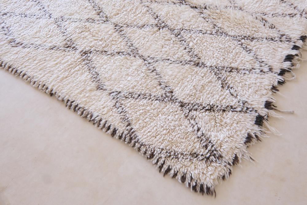 1980s Moroccan Beni Ourain Wool Rug 9.8 x 6.3 ft / 299 x 192 cm - Surcoma