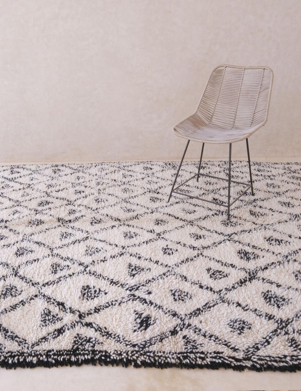 Vintage Beni Ourain Rug with Diamond Pattern 10.9 x 6.3 ft / 332 x 193 cm - Surcoma