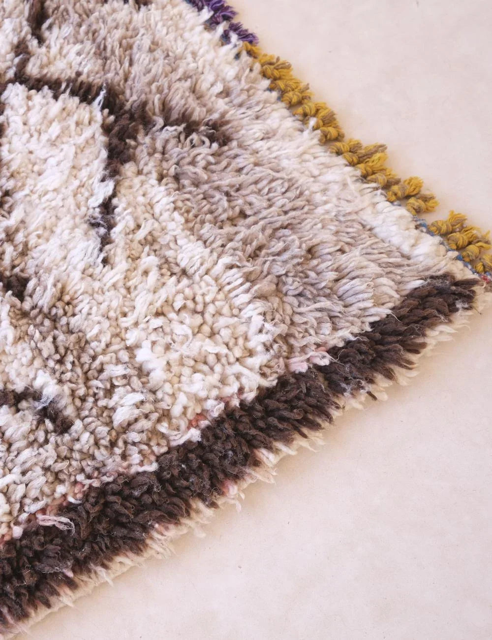 1990s Moroccan Azilal Wool Rug 6.1 x 2.7 ft / 185 x 84 cm - Surcoma