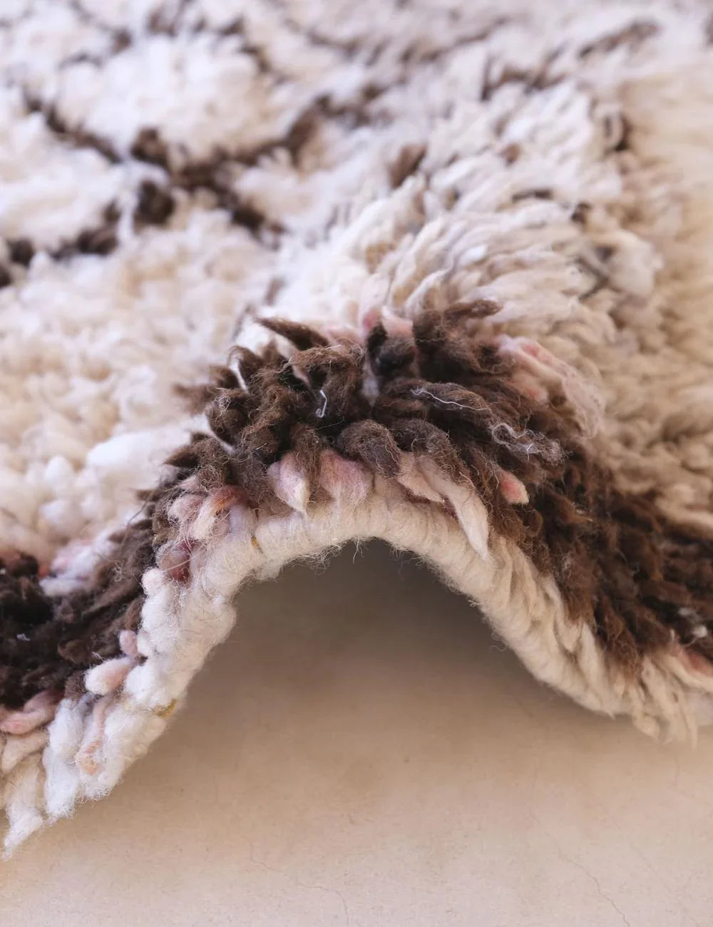 1990s Moroccan Azilal Wool Rug 6.1 x 2.7 ft / 185 x 84 cm - Surcoma