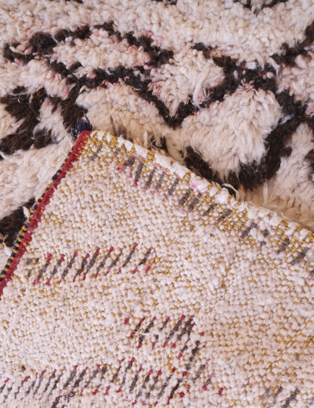 1990s Moroccan Azilal Wool Rug 6.1 x 2.7 ft / 185 x 84 cm - Surcoma