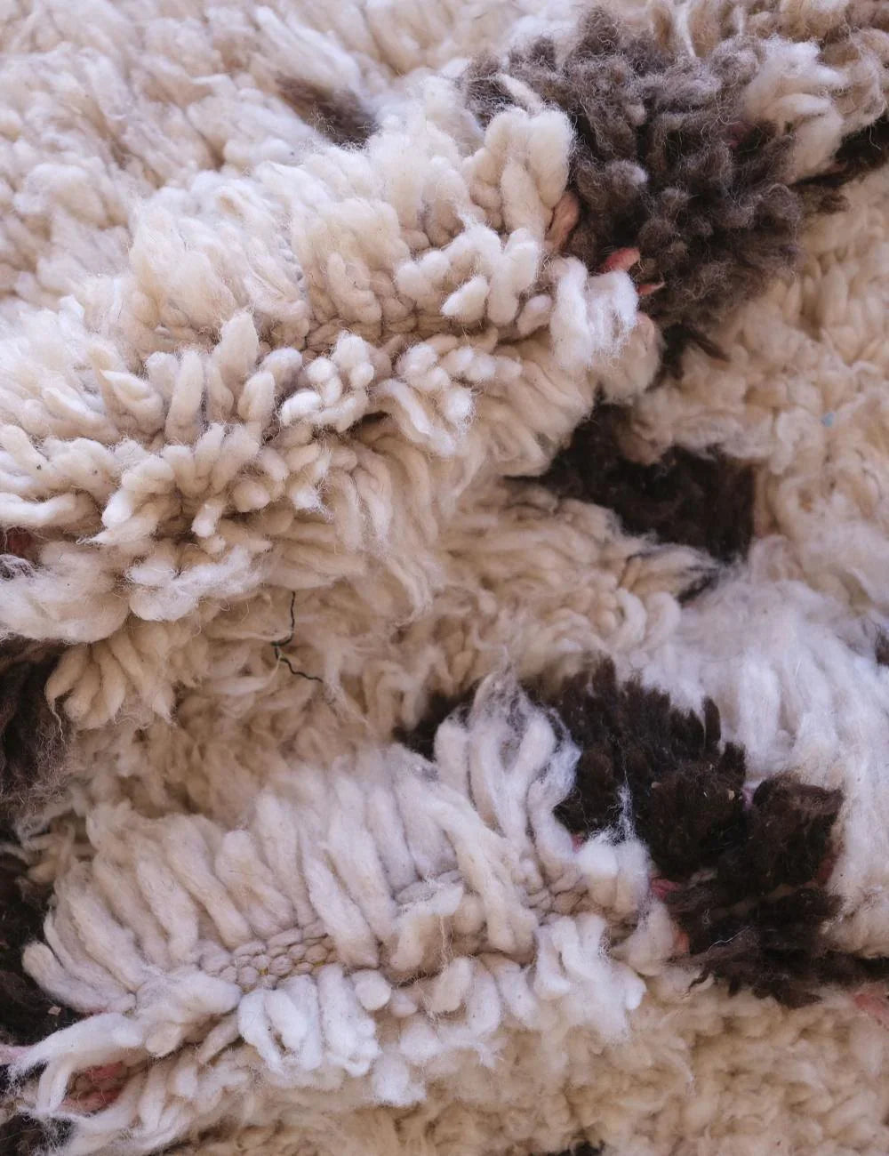 1990s Moroccan Azilal Wool Rug 6.1 x 2.7 ft / 185 x 84 cm - Surcoma