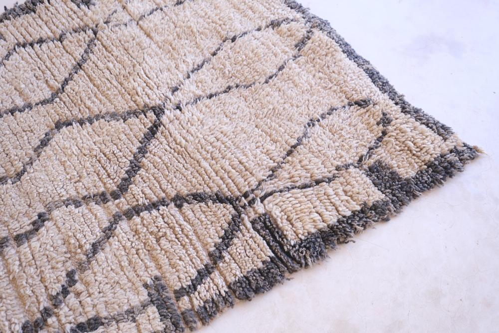 Moroccan Azilal Beige Wool Rug 5 x 2.8 ft / 151 x 86 cm - Surcoma