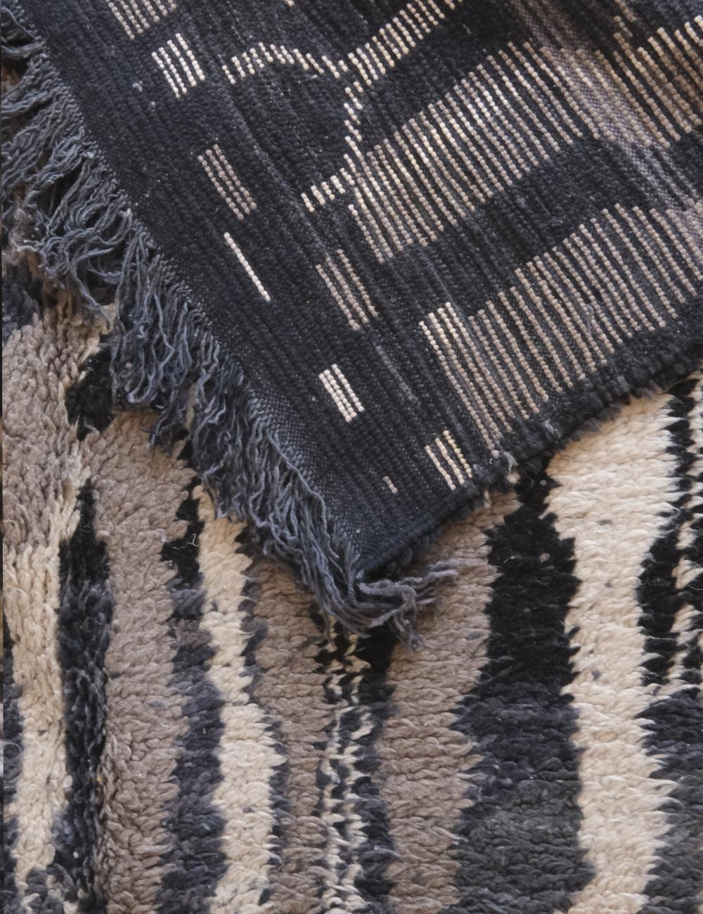 Moroccan Abstract Wool Rug 9.1 x 5.6 ft / 278 x 173 cm - Surcoma