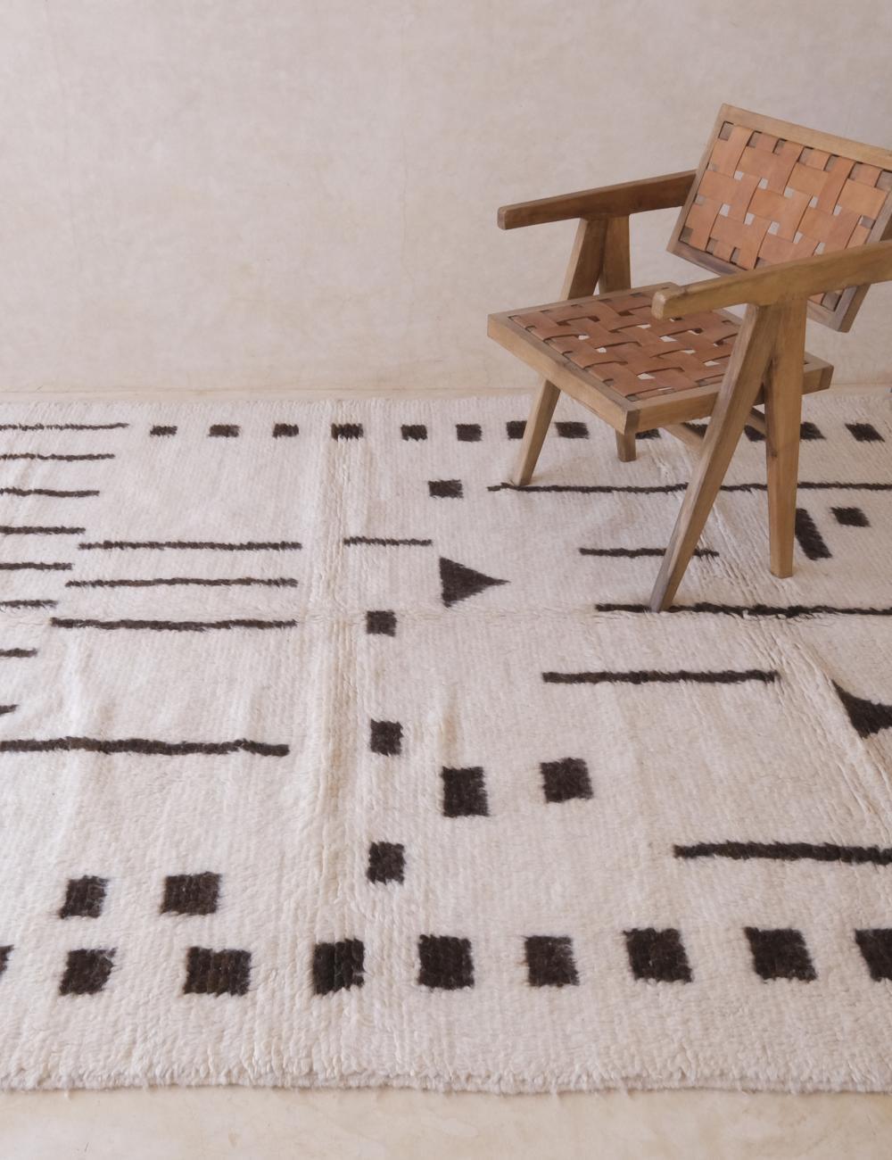 Moroccan Tribal Azilal Wool Rug 9.7 x 6.3 ft / 295 x 194 cm - Surcoma