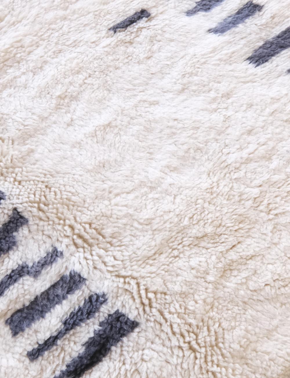 Moroccan Beni Mrirt Wool Rug 7.9 x 5.1 ft / 240 x 157 cm - Surcoma