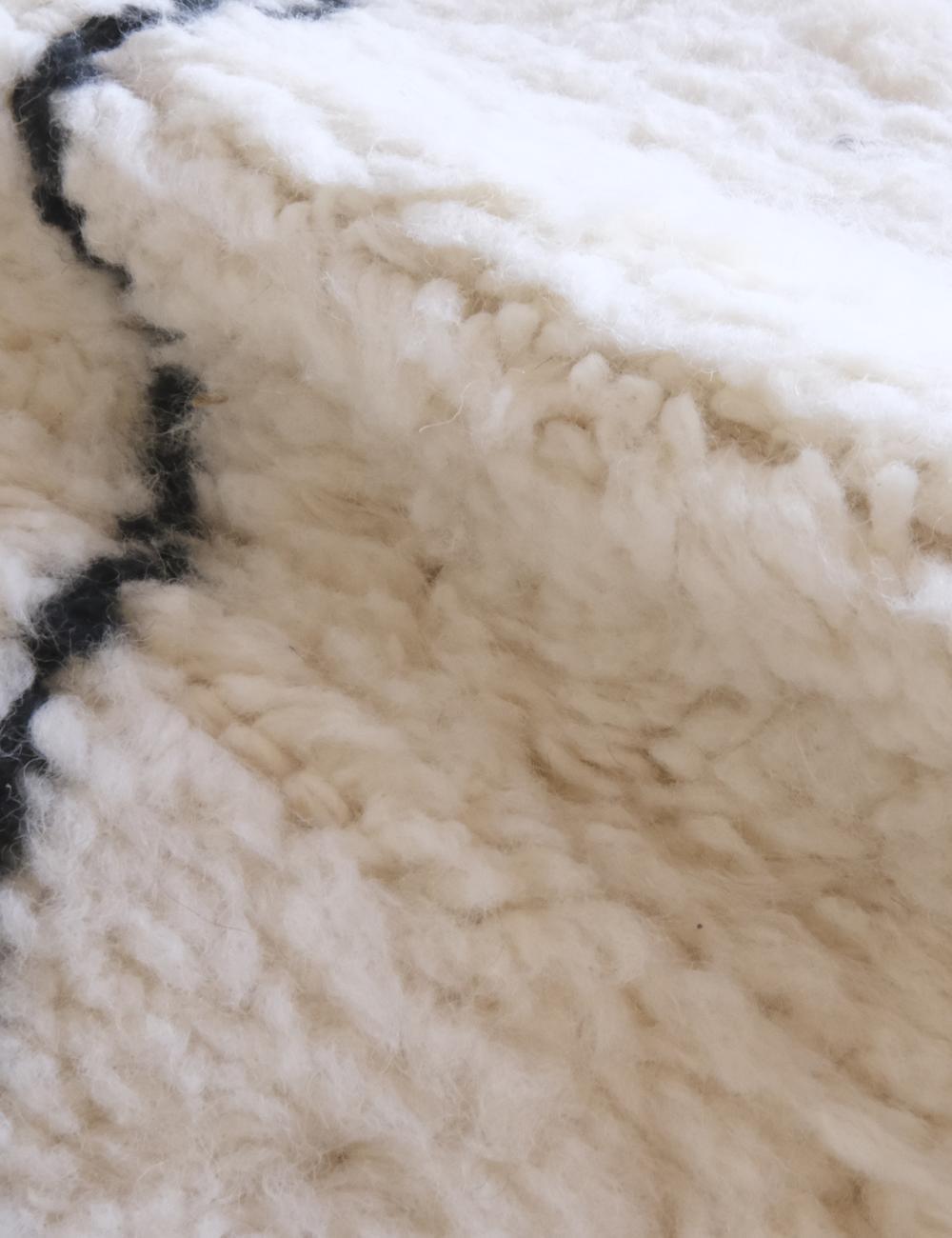 Beni Ourain Rug 9.7 x 6.9 ft / 295 x 213 cm - Surcoma