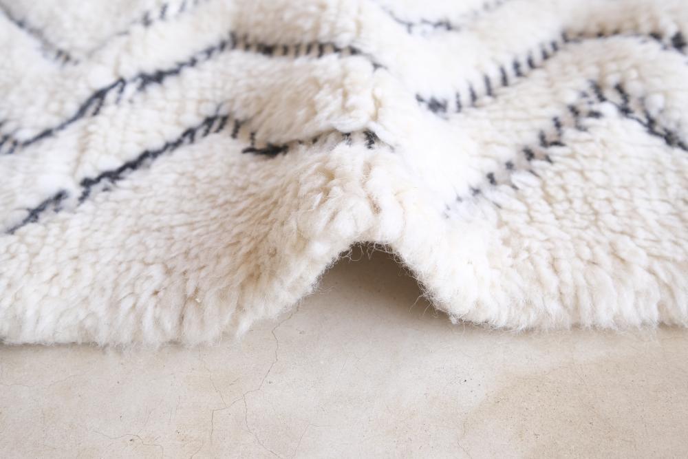 Beni Ourain Wool Rug 9.3 x 6.7 ft / 282 x 207 cm - Surcoma