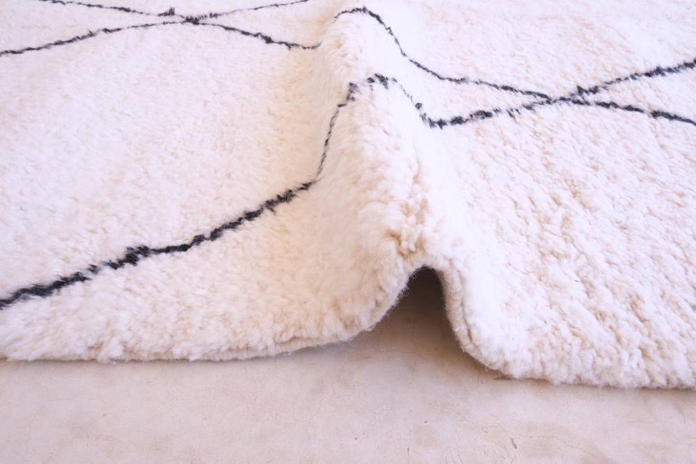 Moroccan Beni Ourain Wool Rug 7.8 x 5.6 ft / 239 x 172 cm - Surcoma