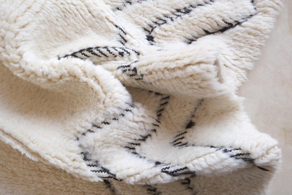 Beni Ourain Wool Rug 9.3 x 6.7 ft / 282 x 207 cm - Surcoma