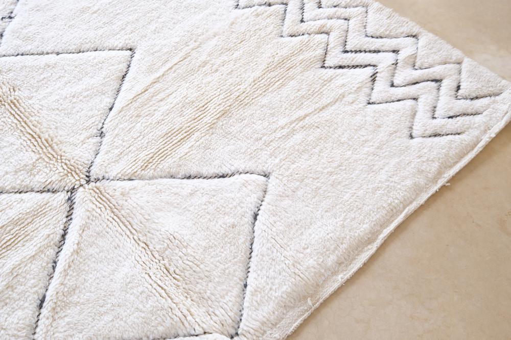 Beni Ourain Wool Rug 9.3 x 6.7 ft / 282 x 207 cm - Surcoma