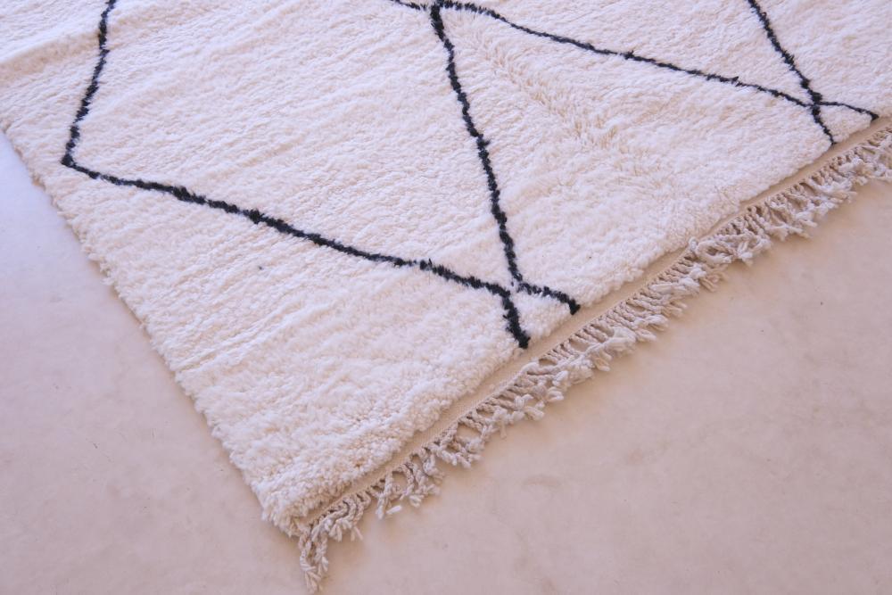 Moroccan Beni Ourain Wool Rug 7.8 x 5.6 ft / 239 x 172 cm - Surcoma