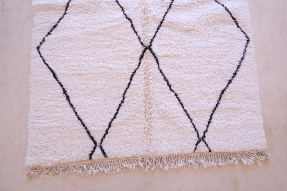 Moroccan Beni Ourain Wool Rug 7.8 x 5.6 ft / 239 x 172 cm - Surcoma