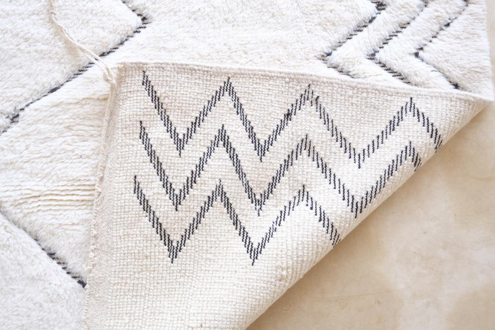 Beni Ourain Wool Rug 9.3 x 6.7 ft / 282 x 207 cm - Surcoma