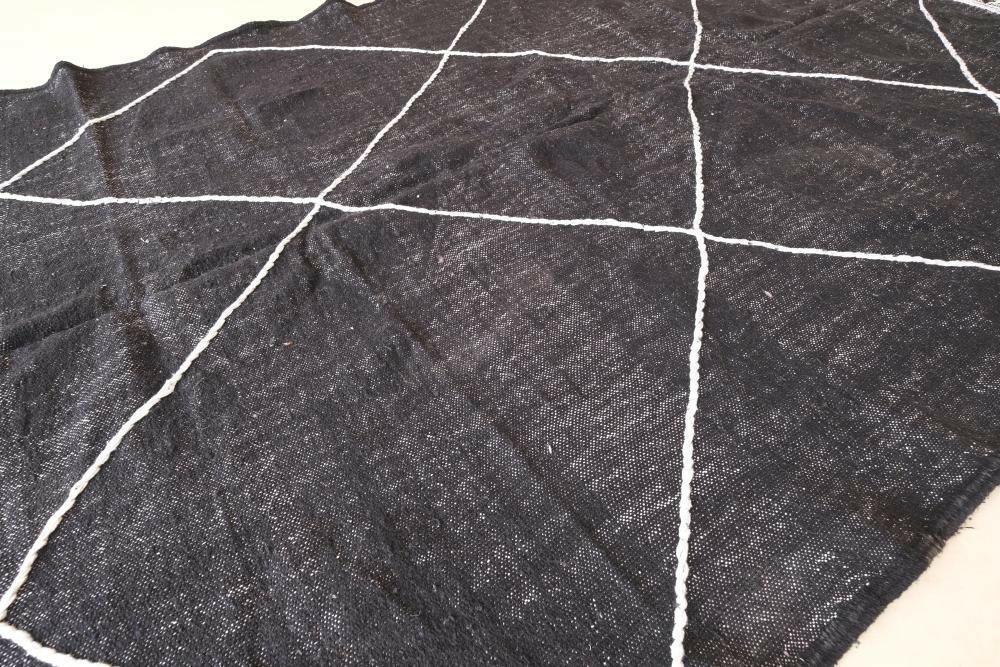 Moroccan Black and White kilim rug 9.6 x 5.8 ft / 294 x 178 cm - Surcoma