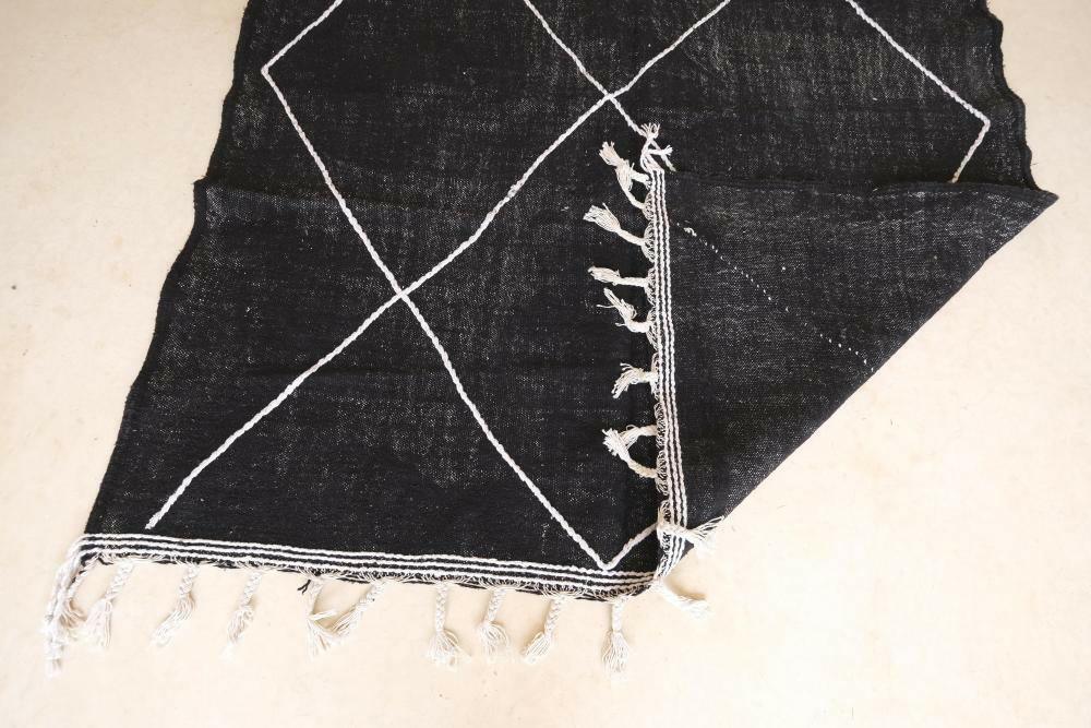 Moroccan Black and White kilim rug 9.6 x 5.8 ft / 294 x 178 cm - Surcoma