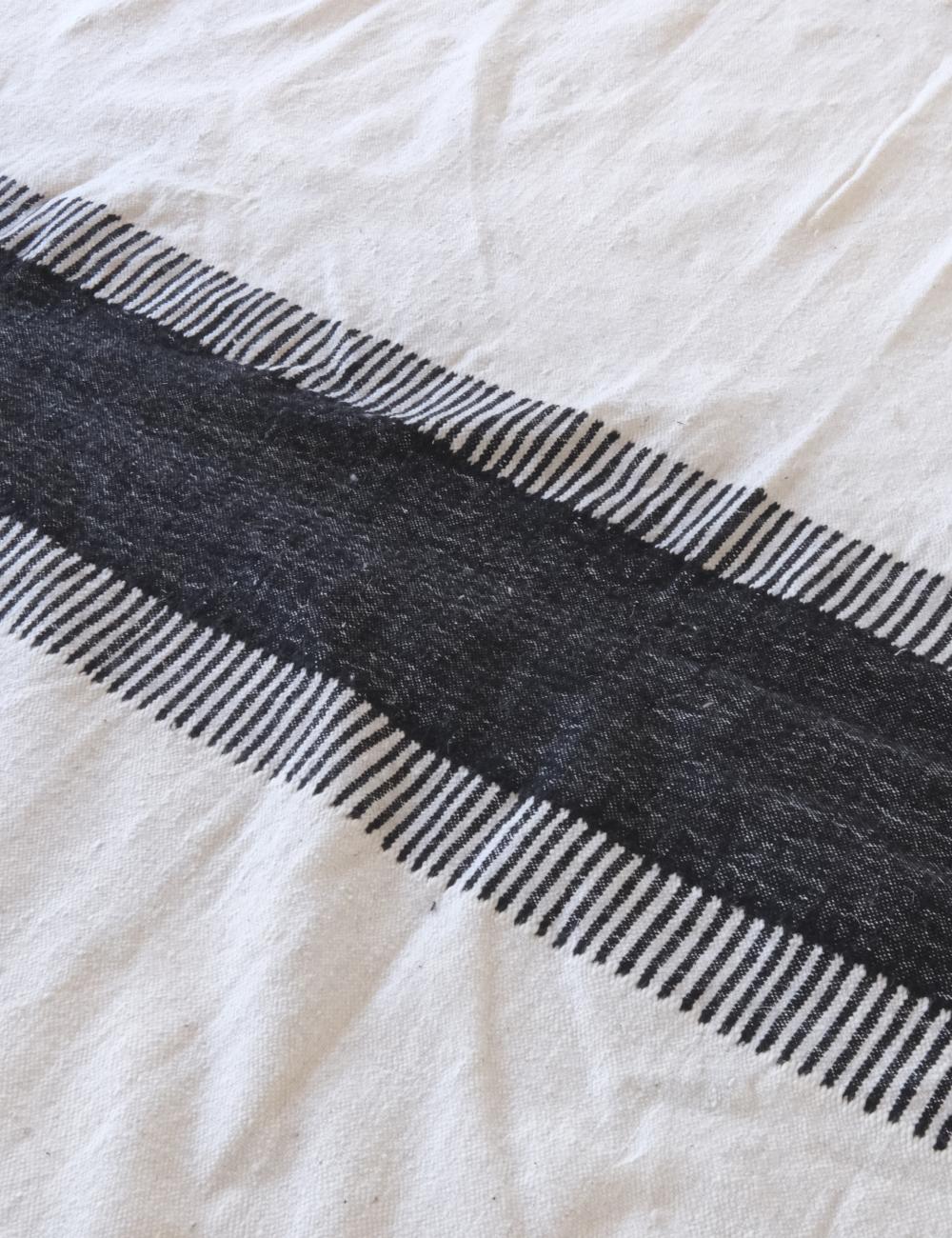Moroccan Black and White Kilim Zanafi 9.9 x 6.7 ft / 303 x 205 cm