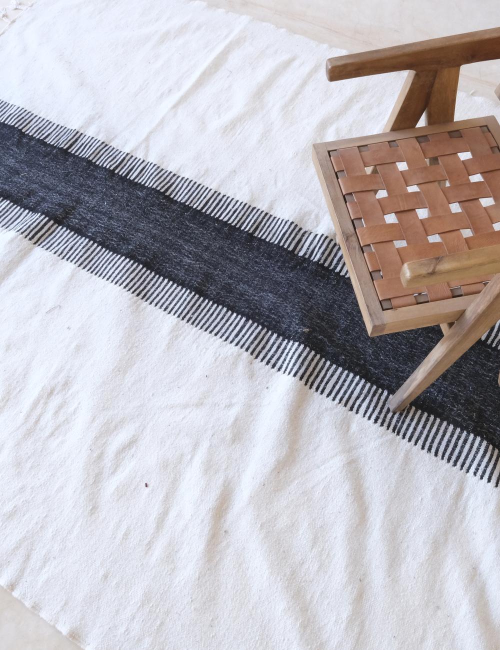 Moroccan Black and White Kilim Zanafi 9.9 x 6.7 ft / 303 x 205 cm