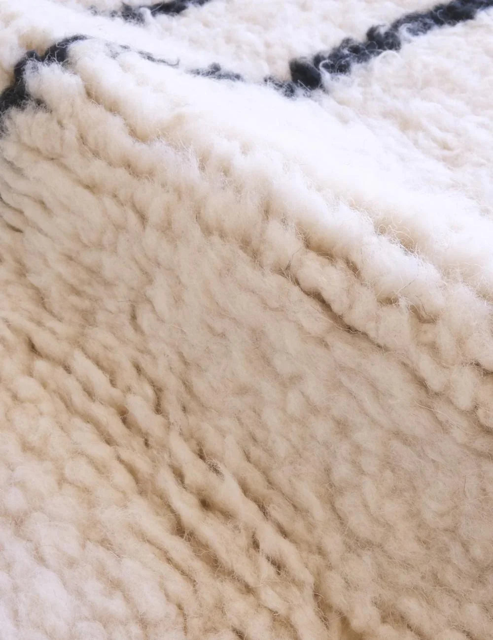 Moroccan Black and White Wool Rug 8.9 x 5.2 ft / 272 x 161 cm - Surcoma