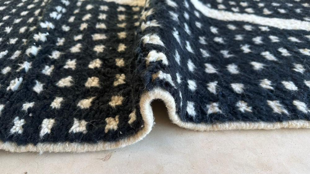 Moroccan Black and White Wool Rug 8.9 x 6.2 ft / 270 x 191 cm - Surcoma