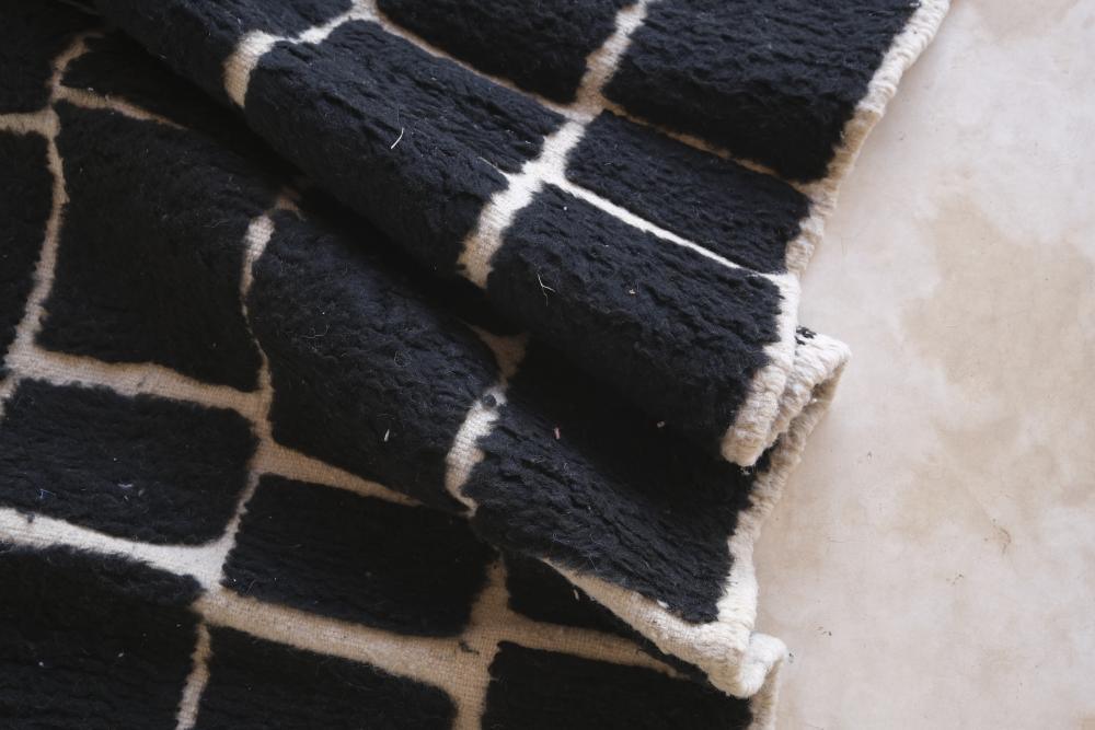 Moroccan Black Checkered Wool Rug 9.5 x 6.5 ft / 289 x 200 cm - Surcoma