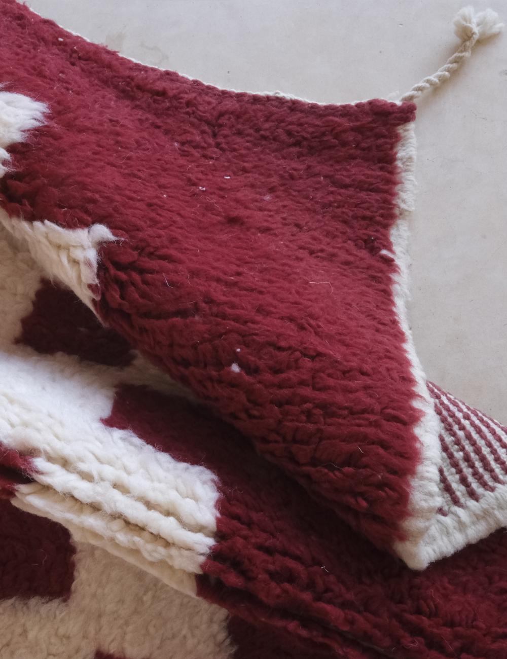 Moroccan Red Checkered Wool Rug 8.8 x 6.1 ft / 269 x 188 cm - Surcoma