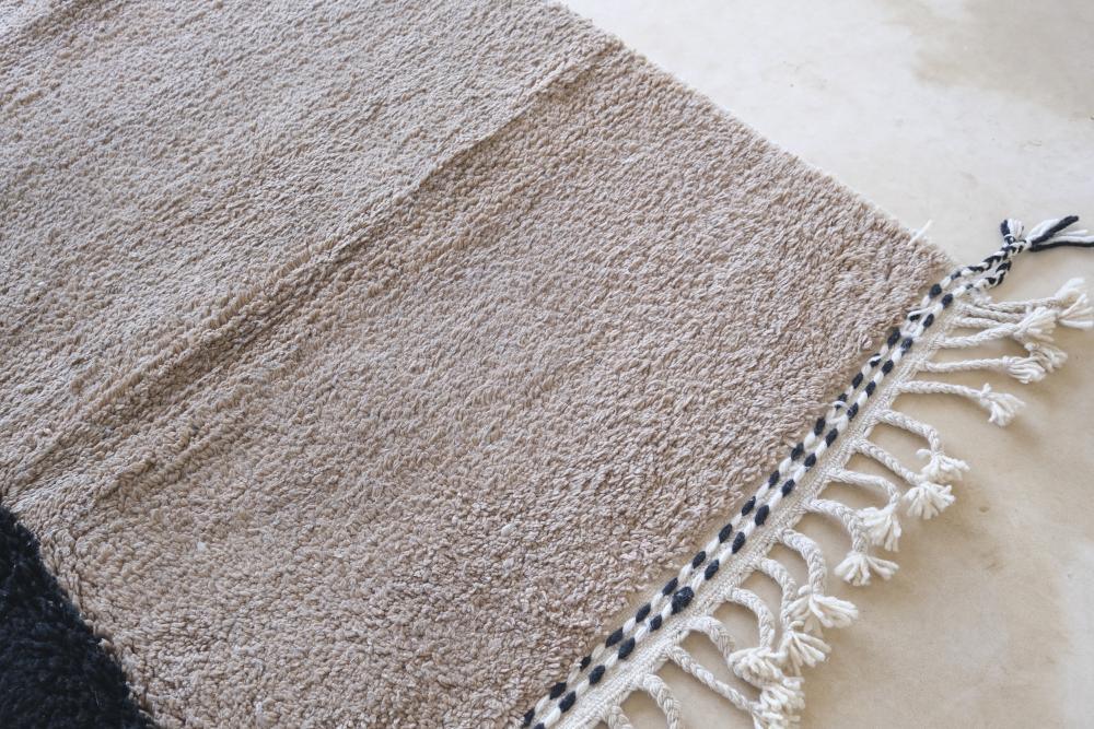 Moroccan Boujad Wool Rug 9.3 x 6.6 ft / 283 x 204 cm - Surcoma