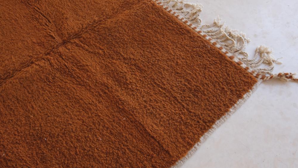Moroccan Plain Wool Rug 8.4 x 5.3 ft / 257 x 164 cm - Surcoma