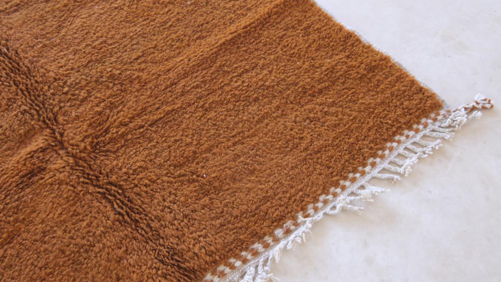 Moroccan Plain Wool Rug 8.4 x 5.3 ft / 257 x 164 cm - Surcoma