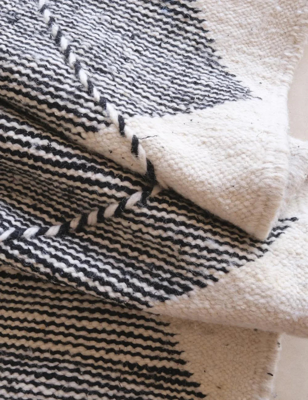 Moroccan Kilim Zanafi 10.5 x 7 ft / 320 x 214 cm - Surcoma