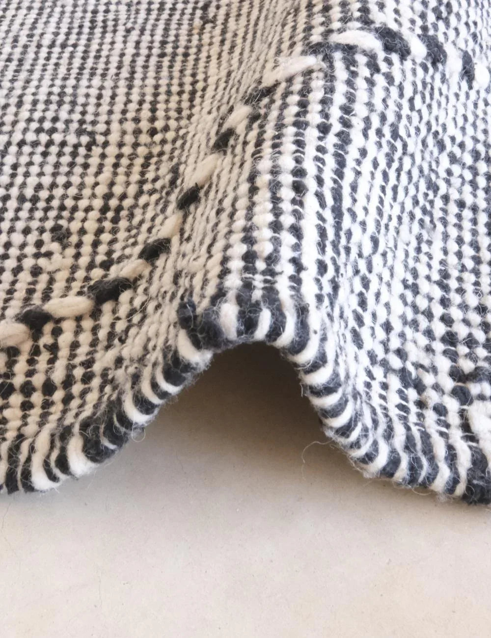 Moroccan Kilim Zanafi Rug - 10.4 X 6 Ft / 316 X 185 cm - Surcoma