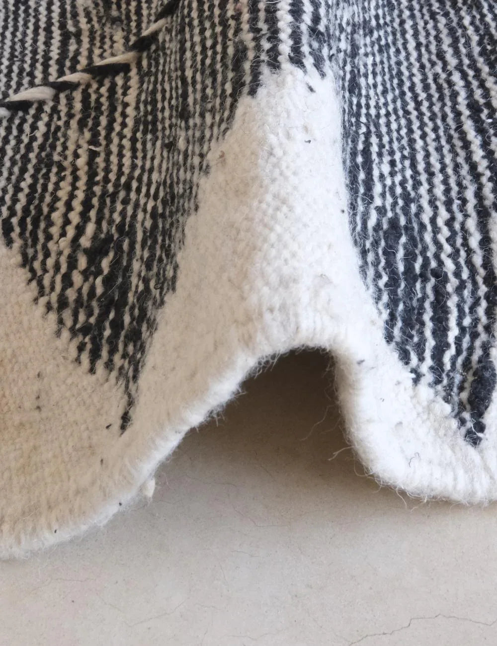 2020s Moroccan Kilim Zanafi - 8.8 x 4.9 ft / 267 x 152 cm - Surcoma