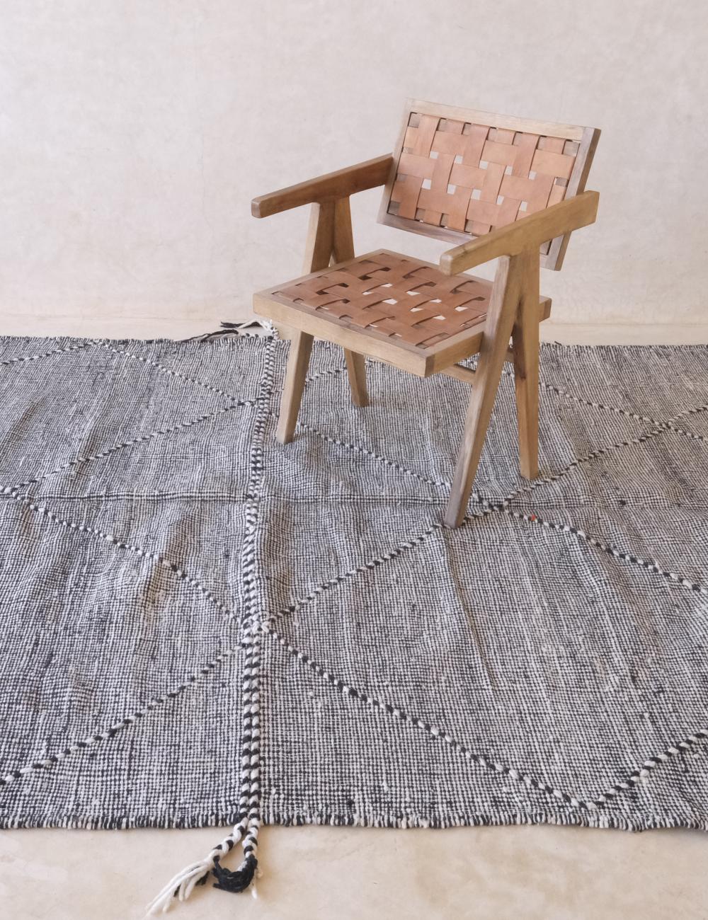 Moroccan Kilim Zanafi Rug - 10.4 X 6 Ft / 316 X 185 cm