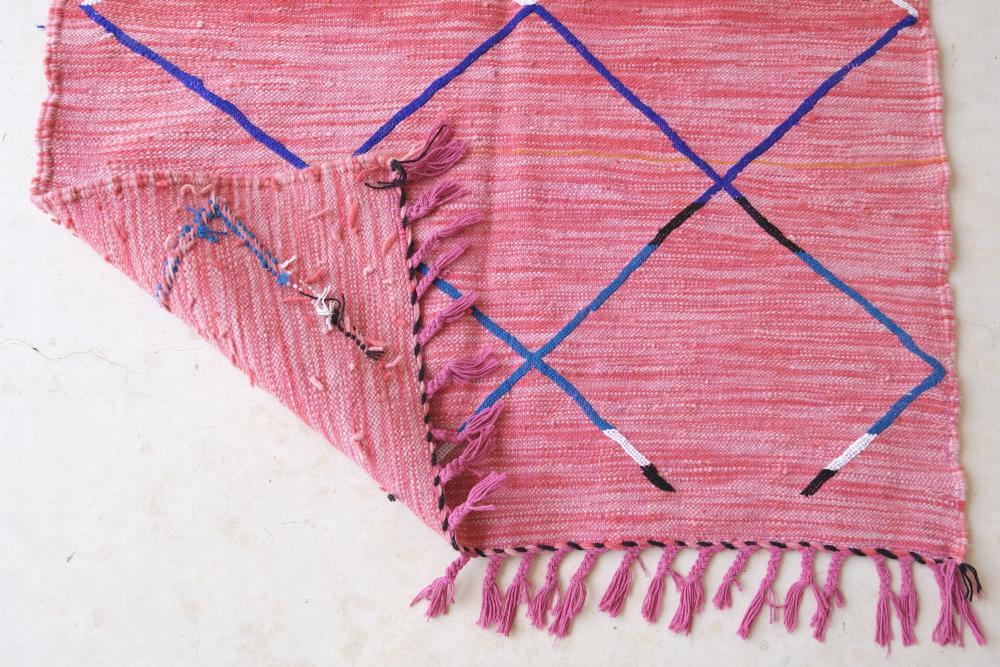 Moroccan Modern Pink Small kilim rug 5.1 x 3.2 ft / 154 x 98 cm - Surcoma