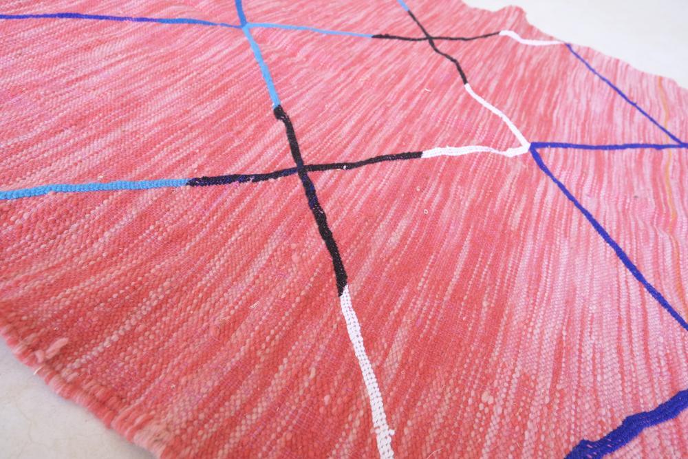 Moroccan Modern Pink Small kilim rug 5.1 x 3.2 ft / 154 x 98 cm - Surcoma