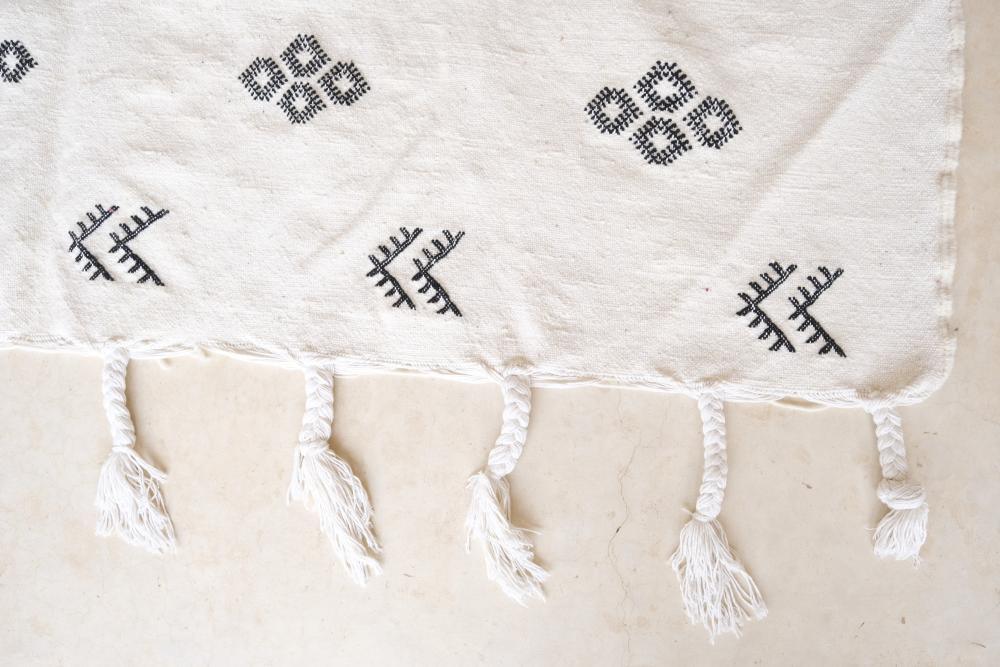 Moroccan Modern White Kilim Rug 9.6 x 6.5 ft / 294 x 199 cm - Surcoma