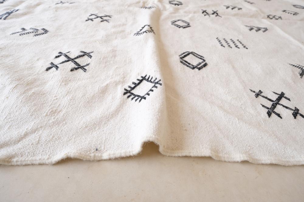 Moroccan Modern White Kilim Rug 9.6 x 6.5 ft / 294 x 199 cm - Surcoma