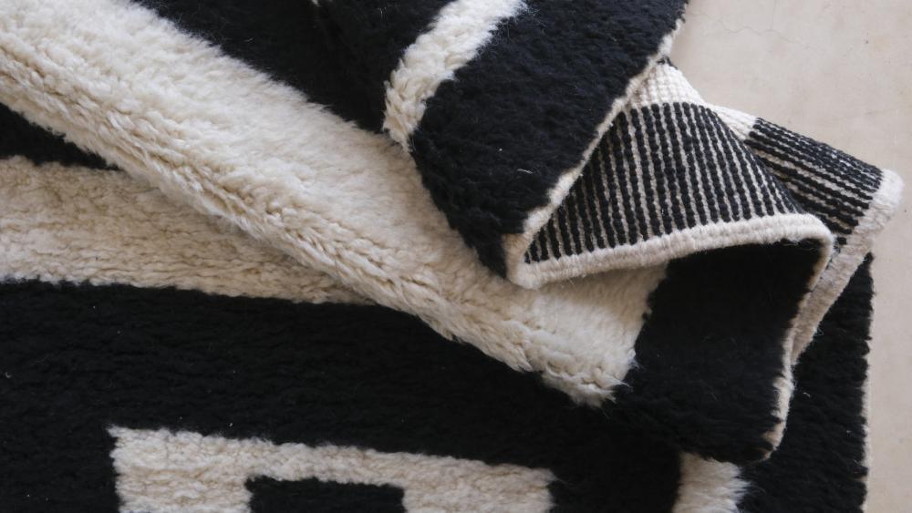Black Moroccan Modern Rug 9.8 x 6.7 ft / 298 x 207 cm - Surcoma