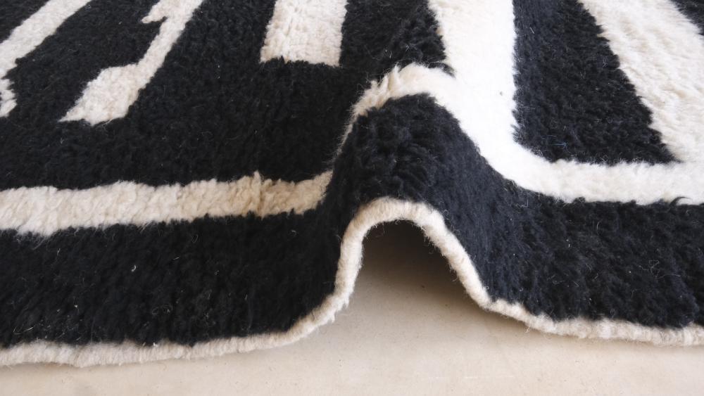 Black Moroccan Modern Rug 9.8 x 6.7 ft / 298 x 207 cm - Surcoma