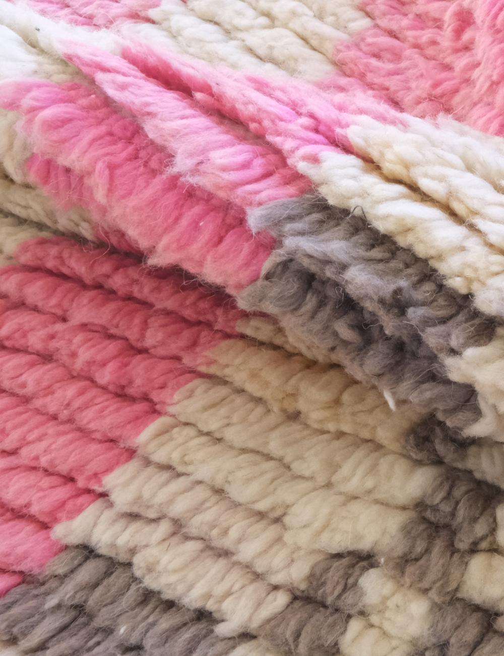 Moroccan Small Pink Wool Rug 5 x 3.4 ft / 153 x 105 cm - Surcoma