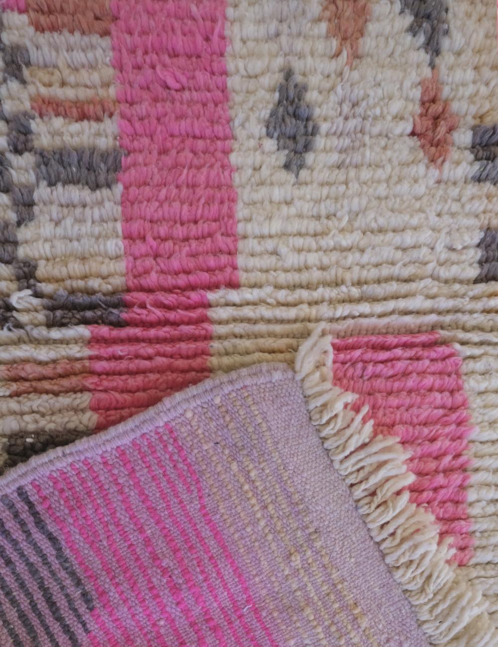 Moroccan Small Pink Wool Rug 5 x 3.4 ft / 153 x 105 cm - Surcoma