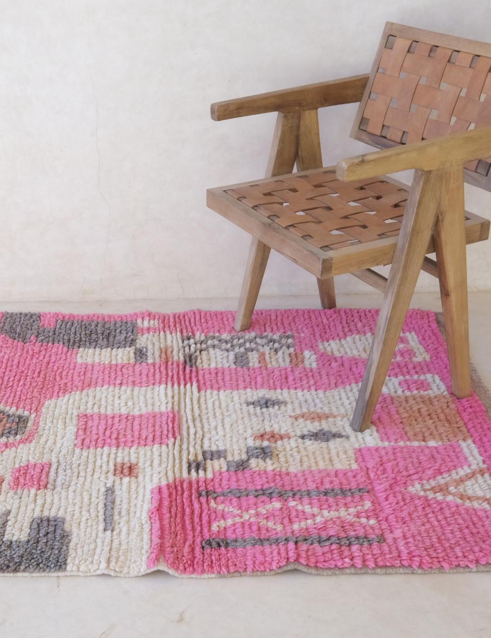 Moroccan Small Pink Wool Rug 5 x 3.4 ft / 153 x 105 cm - Surcoma