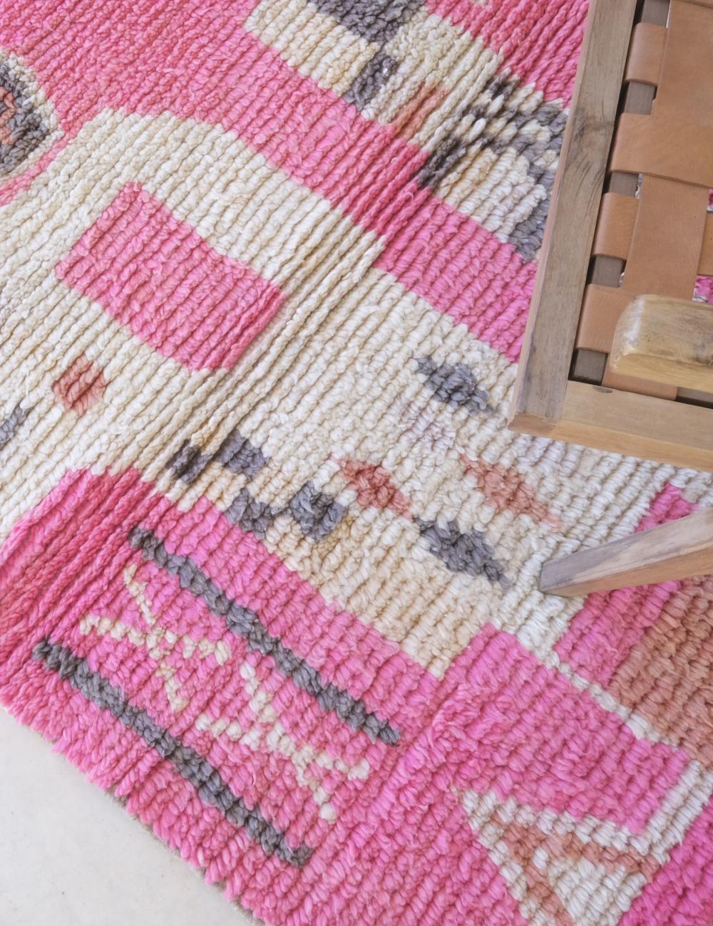Moroccan Small Pink Wool Rug 5 x 3.4 ft / 153 x 105 cm - Surcoma