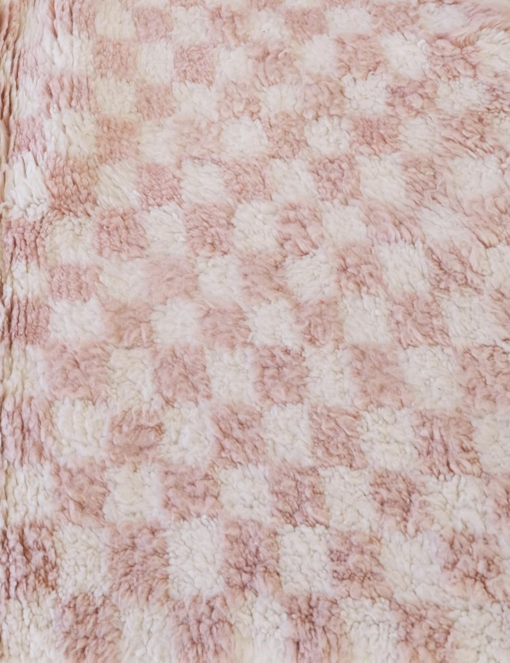 Moroccan Small Checkered Wool Rug 5.3 x 3.8 ft / 163 x 117 cm - Surcoma