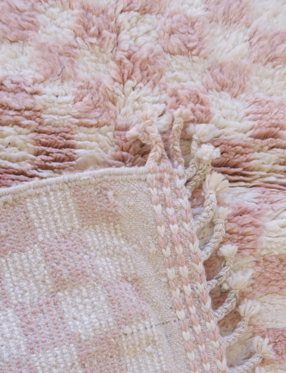 Moroccan Small Checkered Wool Rug 5.3 x 3.8 ft / 163 x 117 cm - Surcoma