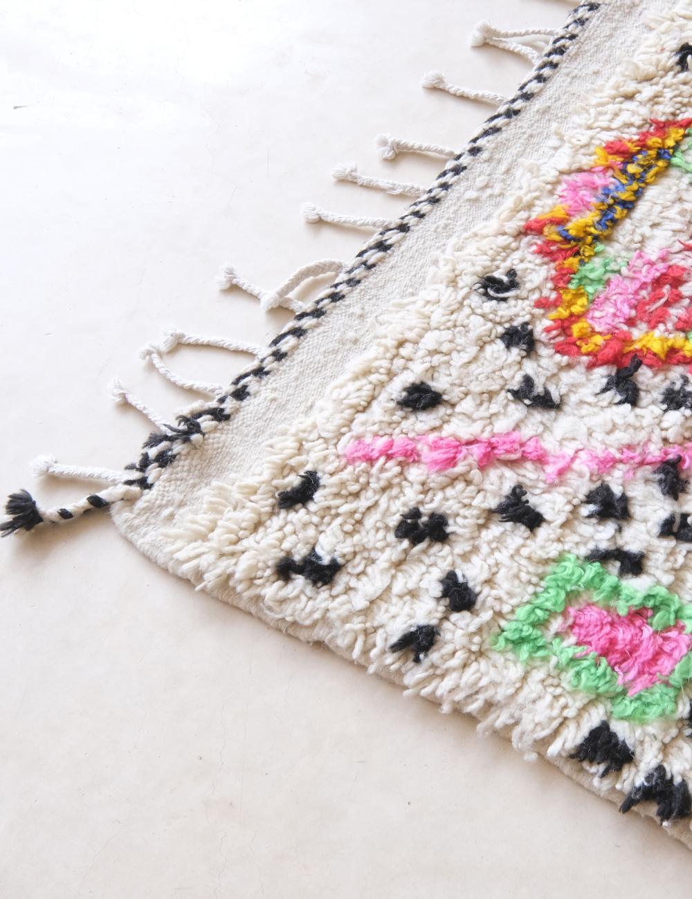Moroccan Small Neon Wool Rug 5.2 x 4.2 ft / 158 x 130 cm - Surcoma